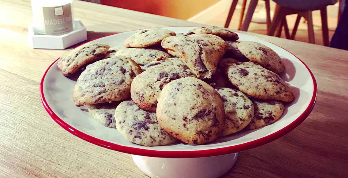 Voici ma réalisation de cookies au chocolat au lait dont la cuisson est idéale, il sont dorés mais pas trop.