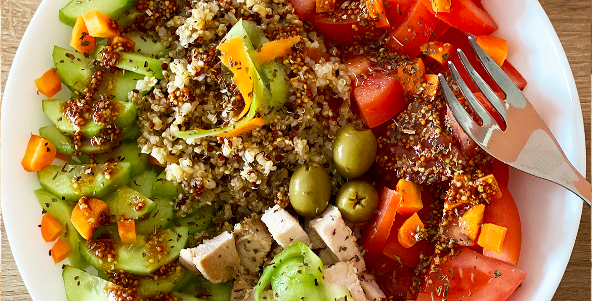 Cette salade quinoa sera vous accompagner tout l'été. A la fois rafraîchissante et rassasiante elle est votre alliée pour les grosses chaleurs.