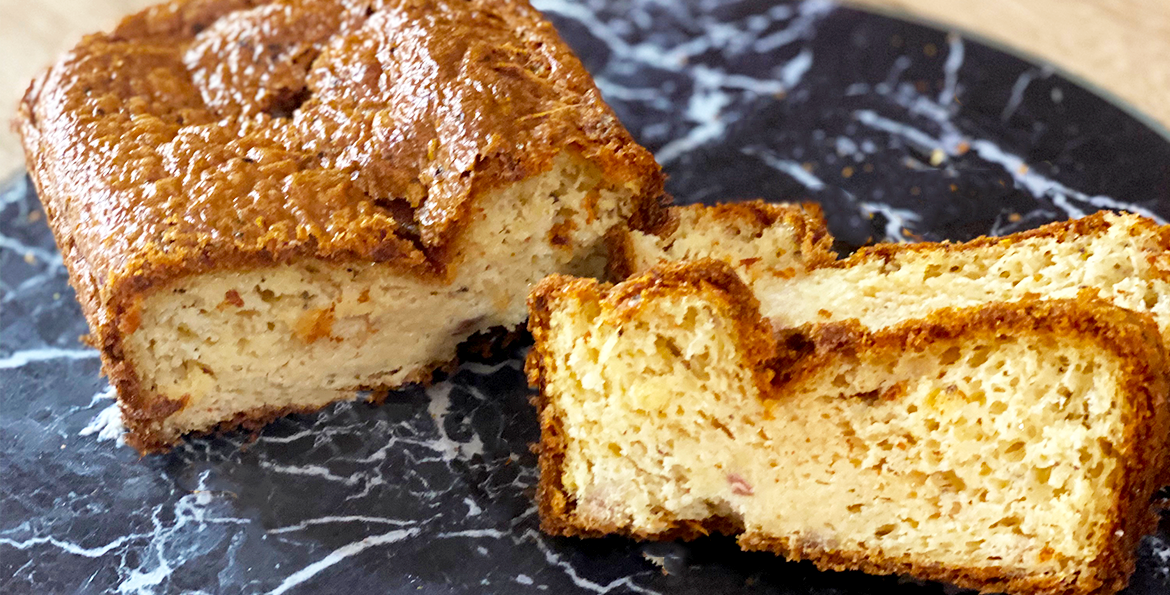 Cake au thon et emmental, une recette parfaite pour un apéritif entre amis.