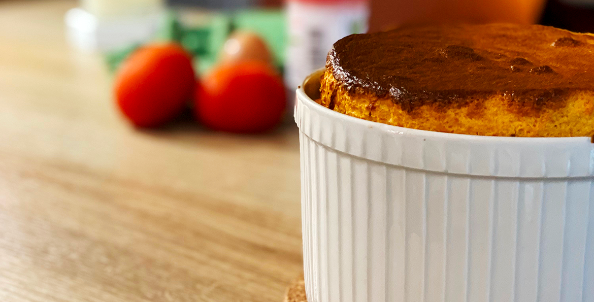 Recette de soufflé tomates, emmental et camembert facile à refaire.